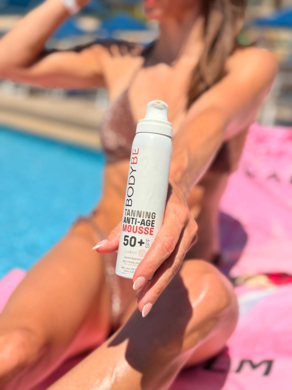 TANNING ANTI-AGE MOUSSE SPF 50+ u bazénu