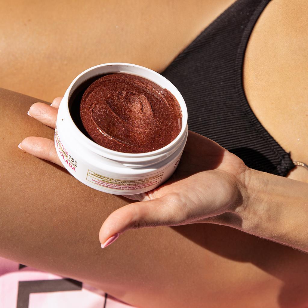 TANNING SHIMMER BODY BUTTER SPF 25 – Opalovací máslo s třpytivým efektem – Piña Colada – 145g